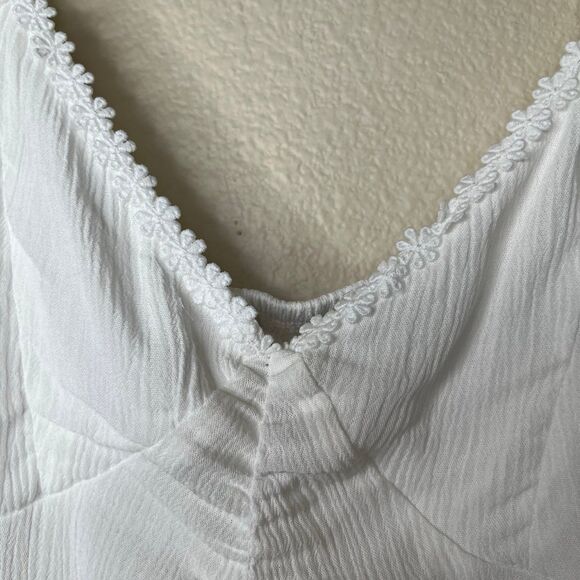 NWT Women’s V-Neck Crop Cami embroidery floret Top in White Size L #347 - Picture 5 of 10